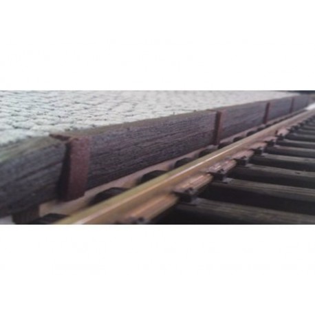 Bahnsteigkante Holzschwellen